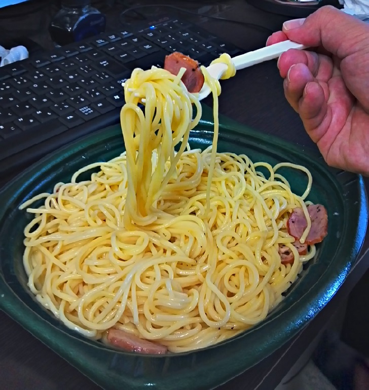 ファミリーマートの大盛カルボナーラを食べてみた Ub Lab