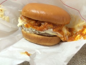 リッチモスチーズバーガー ゴルゴンゾーラチーズソース(2)