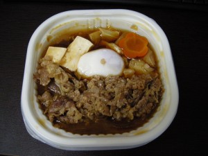 玉子をそえた牛すき丼(3)